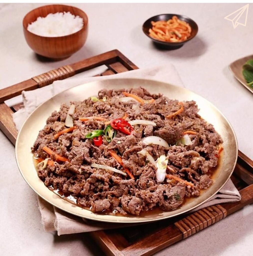 Bulgogi for 3-4 people is prepared with a delicious seasoning.